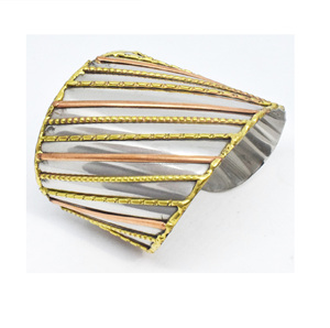 Brazalete de tres tonos para mujer, brazalete de acero inoxidable, joyería de moda, brazalete de encaje, brazalete étnico clásico de tres tonos - Product Image 1