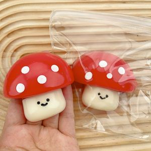 Jincan Petit Jouet Anti-Stress en Silicone Façon Champignon Fait Main, Cadeau de Décompression Ultra Doux DIY - Product Image 3