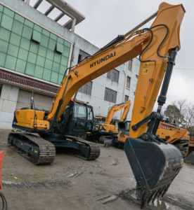 Excavatrice Hyundai 220 de 20 tonnes Excavatrice sur chenilles Hyundai 220LC-9S d'occasion en bon état à vendre - Product Image 3