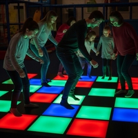 Proveedor de Equipos para Áreas de Juego Interiores, Baldosas Interactivas LED Pixel para Piso, para Zonas Infantiles en Centros Comerciales