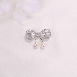Broche papillon en perles naturelles, style simple et polyvalent, accessoire de mode, motif tendance sur internet, vente en gros - Product Image 3