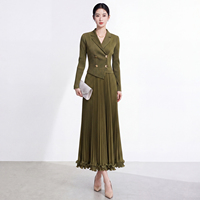 Robe de soirée plissée longue en tissu écologique avec perles, style vintage et élégant, design unique, collection femme, en promotion en ligne