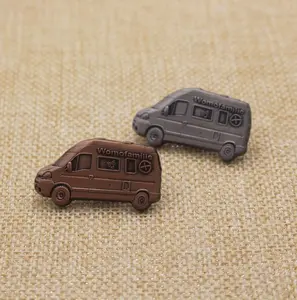 На заказ, ваш дизайн, дешевый антикварный 3D автомобильный фургон седан, значок на лацкан с резиновой крышкой