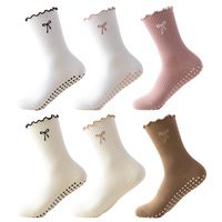 Chaussettes de Pilates antidérapantes de qualité supérieure, fabriquées en usine directe, avec volants personnalisés, pour studio de Pilates