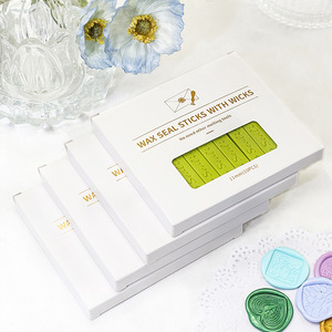 Kit de sceau de cire pour mariage, ensemble de 10 bâtonnets de cire en boîte avec cire intégrée aux motifs Iris et Flèche - Product Image 3