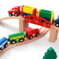 Set de Tren Urbano de Madera - Juguete de Vías de Ferrocarril para Niños con Vagones/Señales/Edificios, Set de Construcción Creativo para Desarrollar la Motricidad Fina