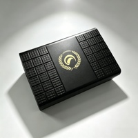 Boîte à cigares en bois noir mat gaufré avec logo personnalisé, plateau doublé de cèdre – Luxe pour les amateurs de cigares, collectionneurs et gentlemen