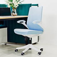 Chaise de jeu ergonomique MEET&CO, fabrication chinoise, réglable en hauteur, extensible, accoudoirs 3D, pivotante, avec pieds en aluminium et dossier en mesh.