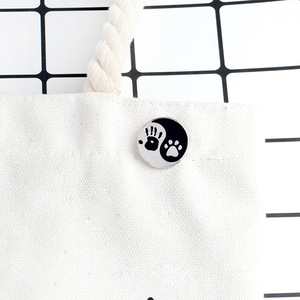 Noir blanc dessin animé carte amour Simple broche créatif Corsage vêtements avec bonne nuit homme casque rôle UV imprimé fée thème - Product Image 4