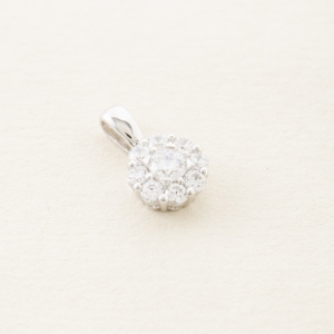 قلادات بحلقات من الألماس الطبيعي مصنوعة من الذهب الأبيض عيار 18 قيراط بتصميم مربع/دائري/سداسي مع هالة من الألماس للنساء - Product Image 4