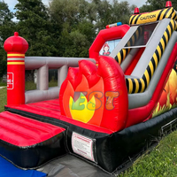 Château sautant de station de moteur de camion de pompiers pour des enfants