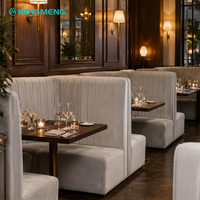 Ensemble table et chaises classiques en cuir pour restaurant, café, hôtel - Mobilier commercial