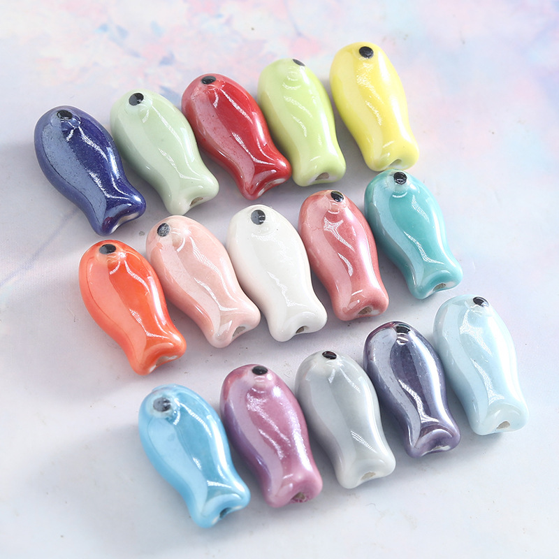 Pez pequeño de cerámica electrochapado, colores mixtos (1 unidad)