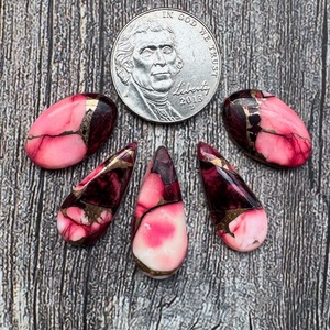 Cabujones de piedras preciosas de Dalia de rosa roja suelta, diseño Floral Ideal para la fabricación de joyas, anillos DIY, pendientes y colgantes llamativos - Product Image 1