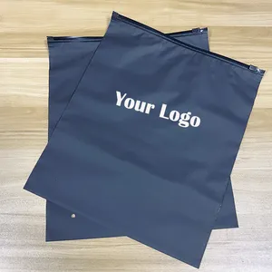 Bolsa de plástico esmerilada con cierre de cremallera de polietileno negro mate con impresión personalizada de 50 MOQ para ropa de embalaje