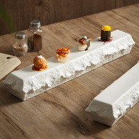 Plat rectangulaire en porcelaine fine pour sushis et sashimis, style américain, avec fonction de maintien au chaud, idéal pour la décoration de plats de poisson en hôtellerie haut de gamme et la restauration.