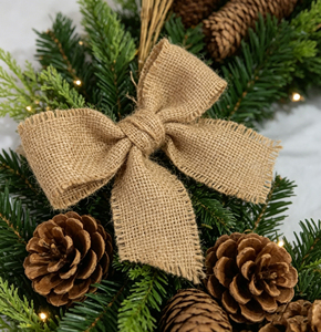 <span class=keywords><strong>Guirlande</strong></span> de Noël personnalisée de luxe, écologique, imperméable, avec lumières, décorée de pommes de pin artificielles et d'un nœud - Product Image 4