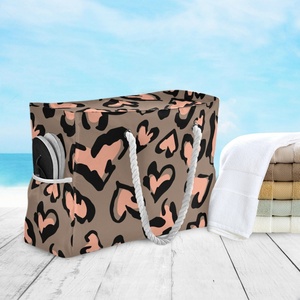 Ventes en gros de sacs fourre-tout utilitaires personnalisés à imprimé léopard, imperméables, sacs à main, sacs de plage pour femmes - Product Image 5