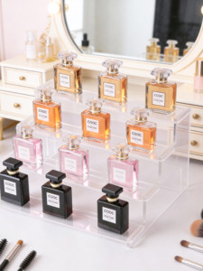 Exhibidor Acrílico Transparente en Forma de Escalón: una Estante de Varios Niveles Sofisticada para Productos de Cuidado de la Piel, Cosméticos y Perfumes - Product Image 5