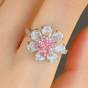 Anello con fiore in zirconi rosa dolce, anello con fiore in zirconi rosa, gioiello romantico per proposta di matrimonio a San Valentino. - Product Image 3