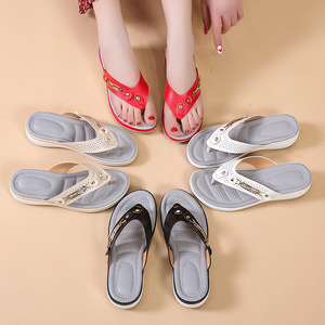 Chanclas transpirables y cómodas con forma de V y suela de plataforma suave - zapatos de mujer modernos y casuales - Product Image 2