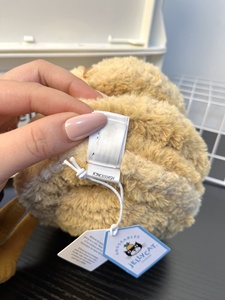 Jellycat Peluche Exclusivo de <span class=keywords><strong>Nueva</strong></span> <span class=keywords><strong>York</strong></span> con Forma de Panqueque de Arándanos, 13x18cm, Animal de Peluche Suave con Sombrero de Satén Dorado y Detalle de Arándanos - Product Image 4