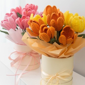 Ramo de Tulipanes Personalizado en Cubo, Regalo para Mejor Amiga, Cumpleaños, Día de la Madre, Flores Hechas a Mano, Ramo de Flores Tejidas - Product Image 2