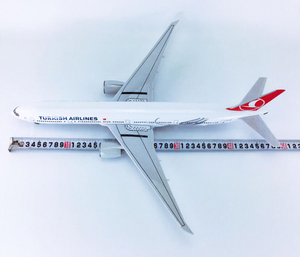 1/157 Schaal 47cm Turkish <span class=keywords><strong>Airlines</strong></span> Boeing B777 Die-cast Resin Vliegtuigmodel met LED-verlichting & landingsgestel - Product Image 5