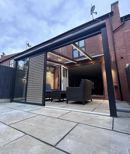 Véranda en <span class=keywords><strong>aluminium</strong></span> à toit en pente moderne, écologique, à drainage rapide, étanche et isolée, de luxe pour villa, maison, extérieur, Royaume-Uni - Product Image 1