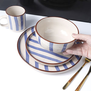 Ensemble de vaisselle à bande bleue faite à la main, 16 pièces, assiettes en céramique peintes à la main, vaisselle avec bordure en terre cuite - Product Image 5