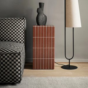 Mesa de Pedestal con Rejilla de Terracota y Hormigón Reforzado con Fibra de Vidrio para Espacios Modernos - Product Image 2