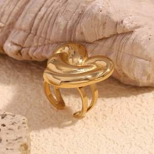 Bague ouverte torsadée en forme de cœur en acier inoxydable plaqué or 18 carats PVD, décoration manuelle créative simple, sans décoloration, pour femme - Product Image 3