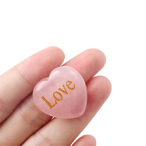 25mm/1in <span class=keywords><strong>Quartz</strong></span> <span class=keywords><strong>Rose</strong></span> Naturel Pierre Précieuse Doré 'LOVE' Motif Cristal Sculpté Artisanat Poli Décoration de La Maison Bijoux Pierre De Puissance - Product Image 3