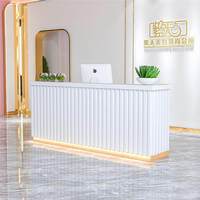 Comptoir de caisse au design minimaliste pour magasin de vêtements pour femmes, bar, salon de beauté, salon de coiffure et réception