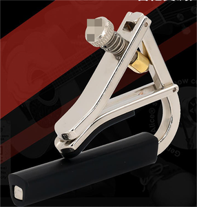 Capo personnalisé avec logo pour guitare électrique et acoustique, instruments à <span class=keywords><strong>cordes</strong></span> en fer, design classique, <span class=keywords><strong>basse</strong></span>, ukulélé, matériau métallique - Product Image 3