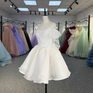 Vestido de novia corto minimalista blanco con cuello barco y tela de tul para fiesta, modelo 5952 - Product Image 2