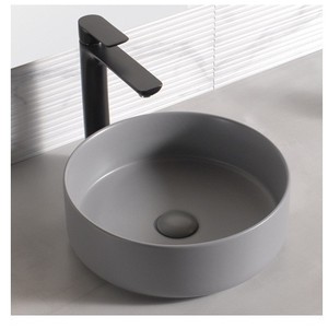 Lavabo de cerámica gris claro mate nórdico de un solo orificio integrado sobre mostrador portátil de tamaño pequeño Mini balcón accesorio de baño - Product Image 5