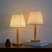 Lampe de bureau USB en bois massif de style européen avec télécommande, veilleuse LED compacte, éclairage d'ambiance pour chambre à coucher et dortoir