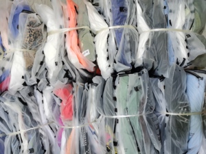 ชุดเดรสผู้หญิงมือสองคุณภาพสูงขายส่ง เสื้อผ้ามือสองสำหรับธุรกิจส่งออก - Product Image 6