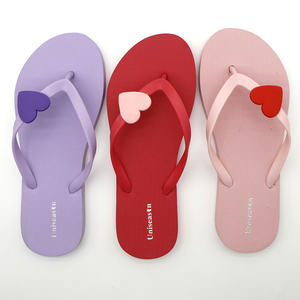 Vente en gros de tongs pour femmes, nouveaux modèles, légères, antidérapantes, à bout ouvert, <span class=keywords><strong>tendance</strong></span>, avec motif cœur, en promotion - Product Image 2