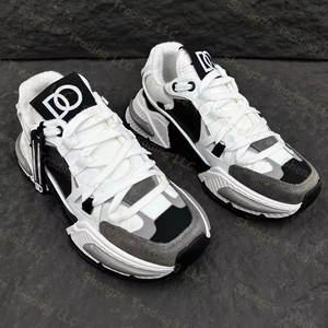 Top-quality fashionable tennis <b>shoes</b> with luxurious design, thick sole for shock absorption, and suitable for sports activities. - Product Image 3