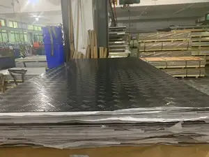 1060 3003 Schwarze Aluminium-Prüfplatte Größe 1,0 mm 1,2 mm 3,0 mm PVDF-Beschichtung Spiegellack 5 Leisten