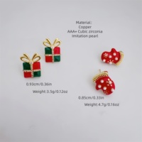 Boucles d'oreilles de la série Noël de perles artificielles incrustées de cuivre plaqué or 18 carats à la mode avec plusieurs styles