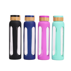 Bouteille d'eau en verre borosilicate haute résistance à la chaleur avec couvercle en silicone - Product Image 2
