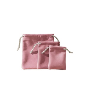Pochette personnalisée en velours de haute qualité avec cordon de serrage, emballage cadeau anti-poussière en satin pour bijoux, pour sacs en soie ou en velours de toutes tailles - Product Image 1