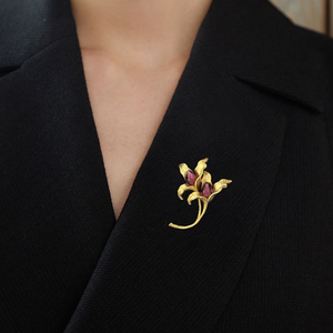 Broche Fleur de Lys Vintage Vefiery en Cuivre Plaqué Or, Faite à la Main avec Verre Émaillé, Épingle Florale pour Revers, Vente en Gros, Bijou pour Foulard et Costume Femme - Product Image 4