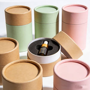 Emballage en tube de papier pour huile essentielle avec logo personnalisé, boîte cylindrique en carton protégée contre les UV avec insert en mousse sécurisé - Product Image 1