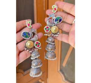 Nouvelle collection de boucles d'oreilles pendantes Pachi Kundan plaquées argent, personnalisées, légères, multicolores, pour occasions spéciales. - Product Image 2