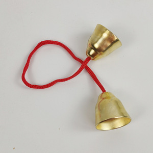 Campanas para niños chapadas en latón con cordón rojo, instrumento musical para niños de 2 a 4 años - Product Image 2