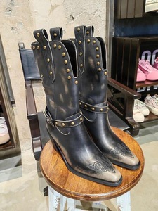 Bottines western mi-mollet pour femmes - style basique aux couleurs coordonnées - conçues sur mesure par un créateur - style élégant et rétro - Product Image 2